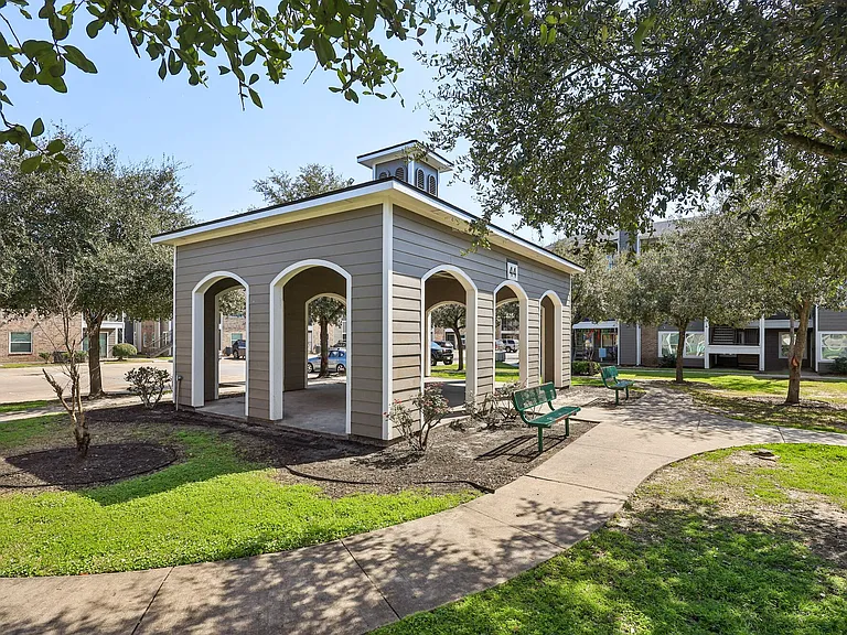 The Life at Grand Oaks — Photo 16