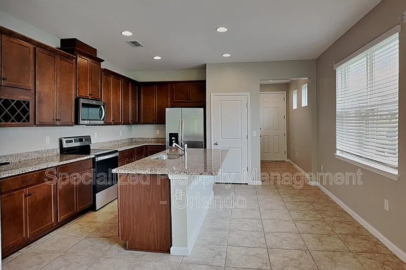 4 bed, 2.0 bath, 1854 sqft, $2,499 — Photo 3