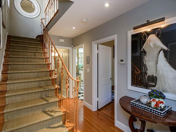 3rd image of 615 Columbia Dr