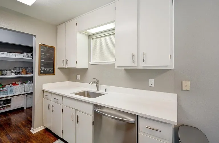 468 Laurel Ave — Photo 14