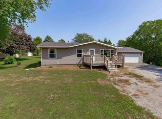 11251 Circle Dr, Blue Grass, IA 52726
