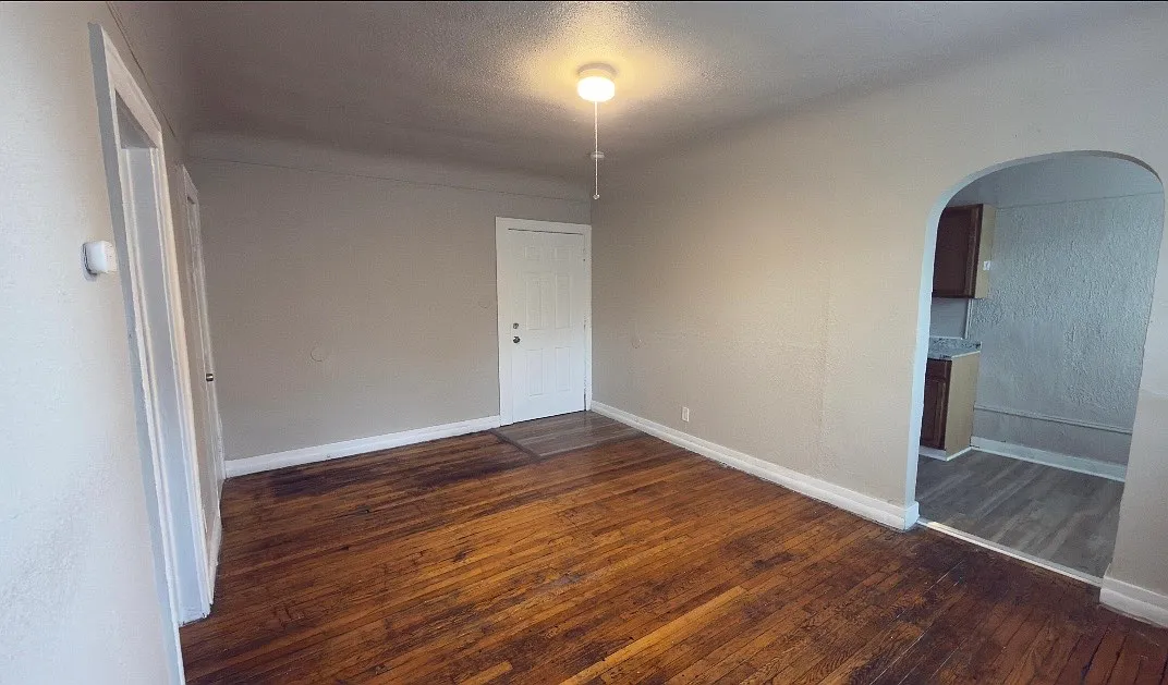 11255 Charlemagne — Photo 3