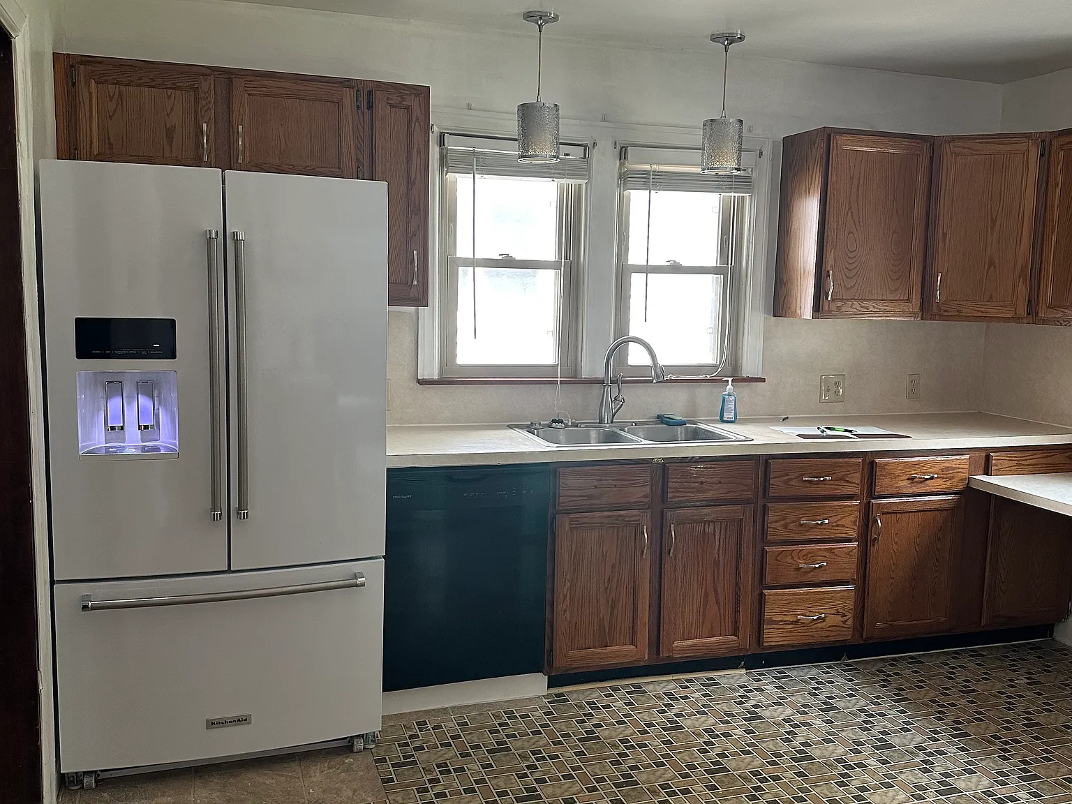 3 bed, 1.5 bath, 1323 sqft, $1,700 — Photo 4