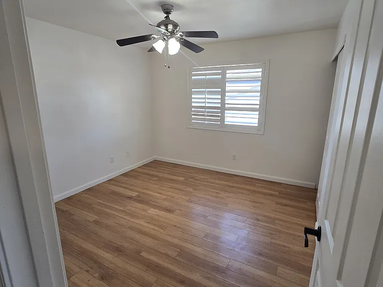 708 Eucalyptus Ave — Photo 30