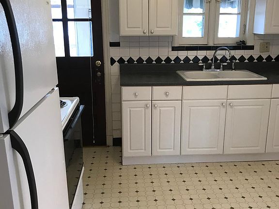 3rd image of 6546 Winona Ave #West