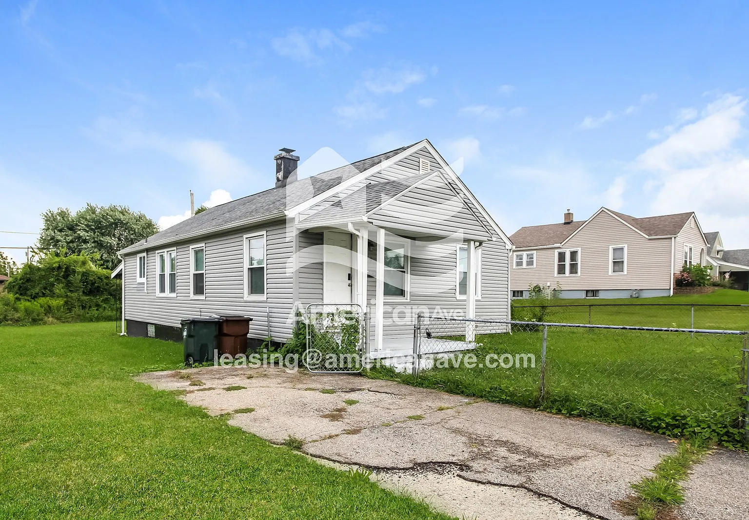 3 bed, 1.0 bath, 972 sqft, $1,375 — Photo 2