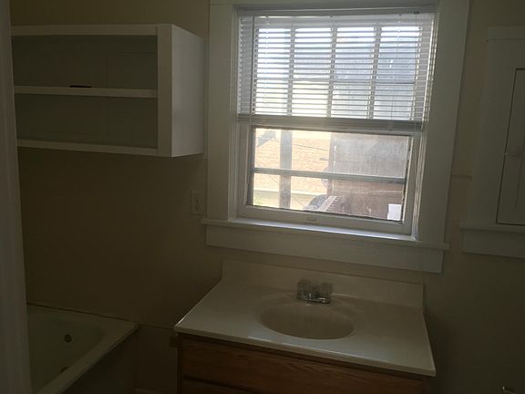 4th image of 424 S 35th St APT 4
