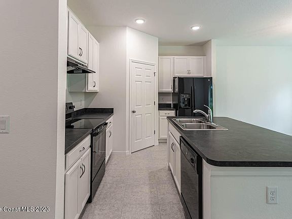 5th image of 174 Compass Pl