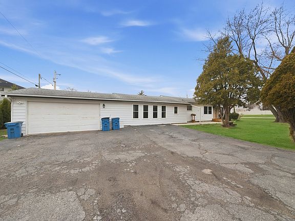 2nd image of 810 N Cherry St