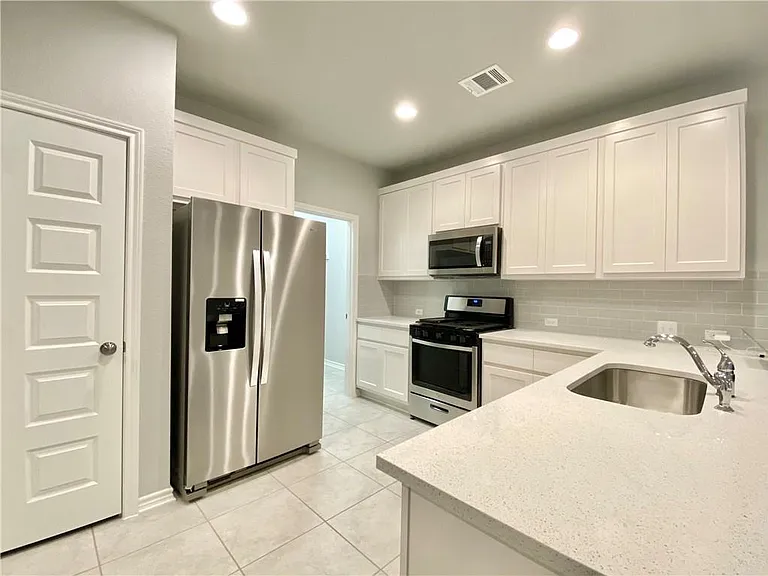1701 Yaupon Grove Ln — Photo 3