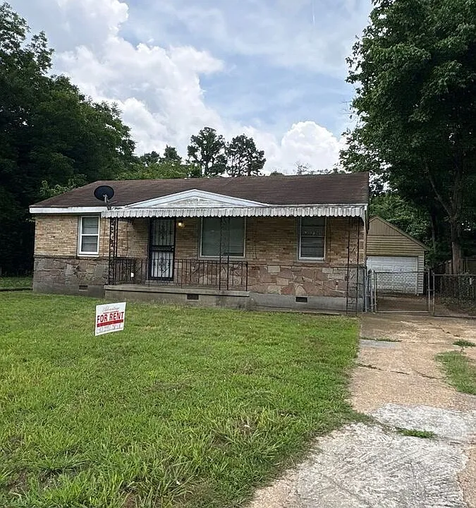 1541 Roosevelt Ave