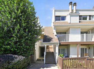 1056 Warwick Ct #B, Sterling, VA 20164