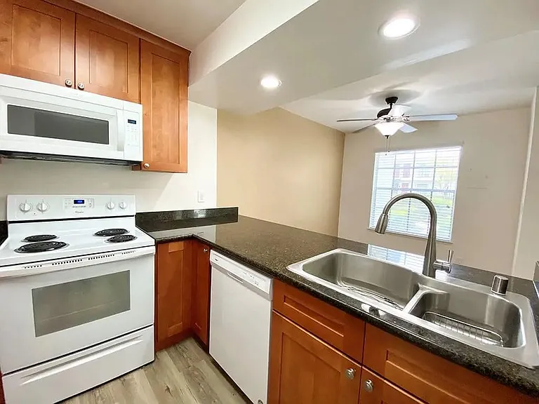 Normandy Park Apartments — Photo 7