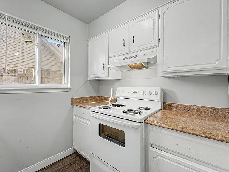 Evanston Apartments — Photo 37