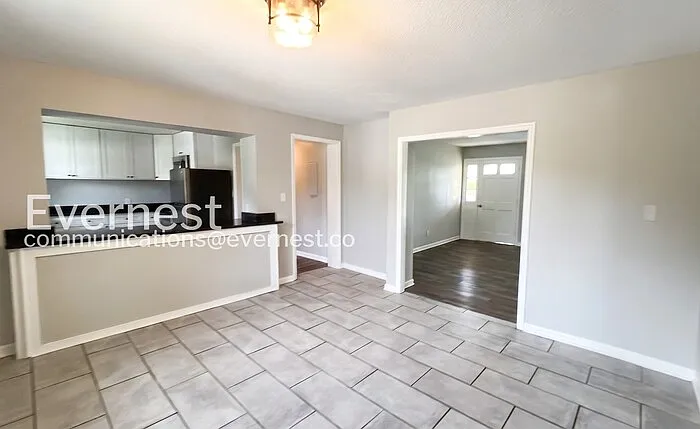 3217 Plaza Cir — Photo 6