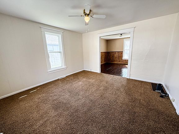 3rd image of 605 W Spring St