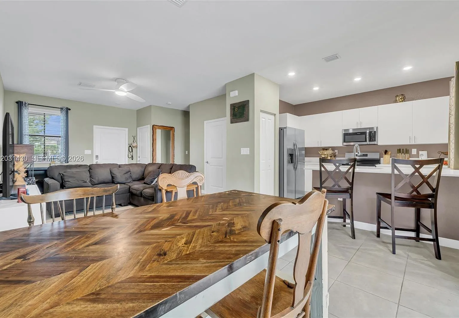 3 bed, 1331 sqft, $2,650 — Photo 3