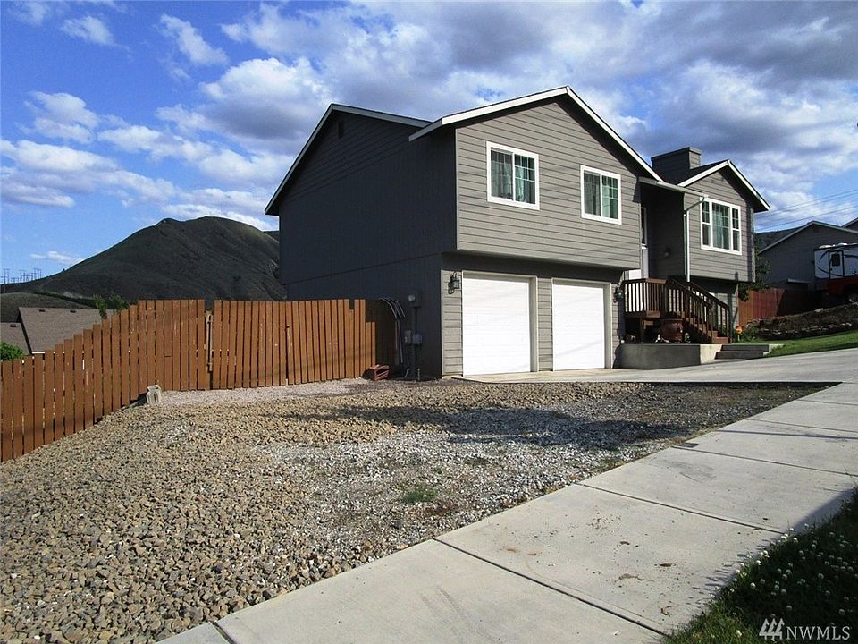 2nd image of 2065 Methow St