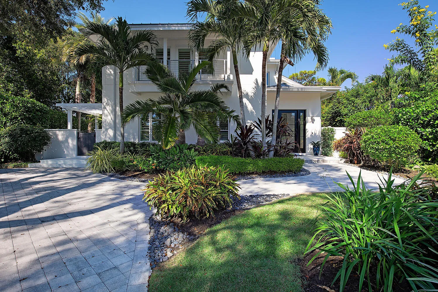 4 bed, 5.5 bath, 5088 sqft, $50,000 — Photo 2
