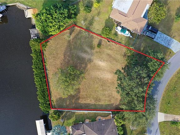 5th image of 550 E Tarpon Blvd