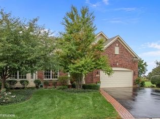 16 Sugar Maple Ct, Lake In The Hills, IL 60156