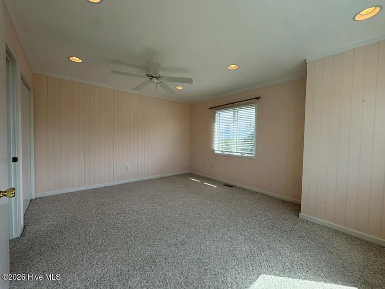 1154 Monroe Ln — Photo 8