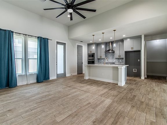 2nd image of 4801 Del Paseo St