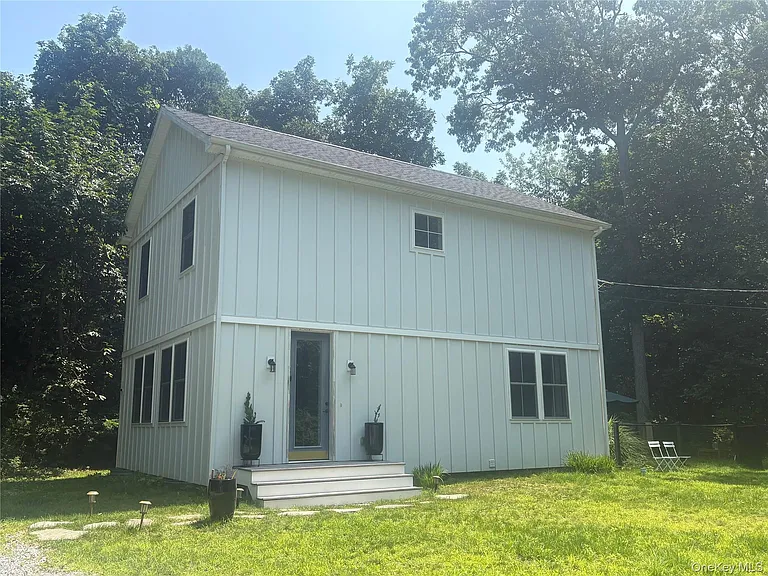 13595 Soundview Ave — Photo 2
