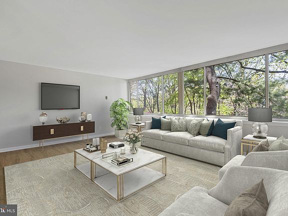 5th image of 1210 N Taft St APT 104