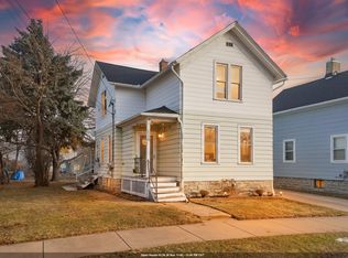 118 W 12th Ave, Oshkosh, WI