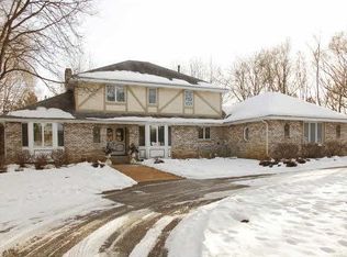 140 W Pleasant Lake Rd, Saint Paul, MN 55127