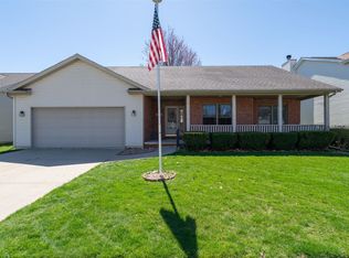 3605 Castlemain Dr, Bloomington, IL 61704