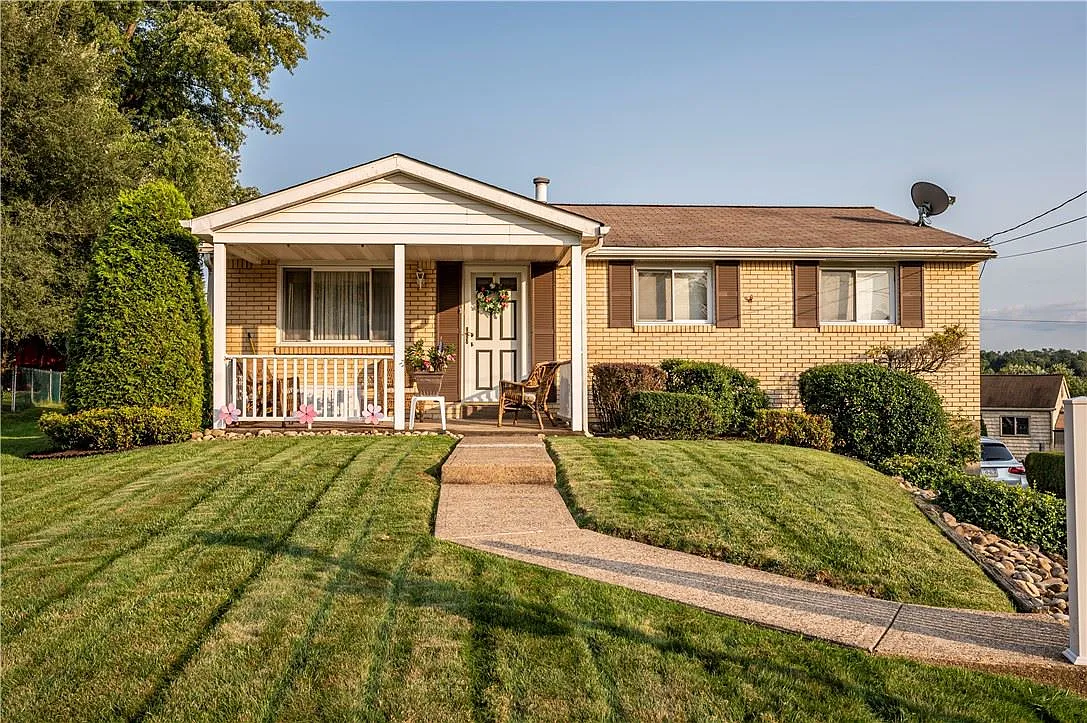324 Interlaken Dr photo 1