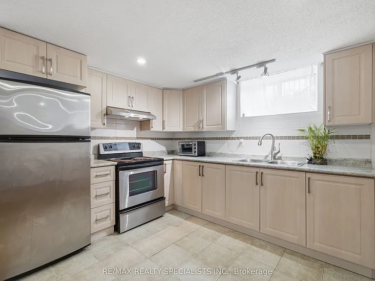 1036 Caven St — Photo 15