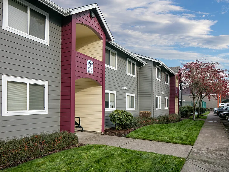 Creekside & Spring Creek apartments community photo