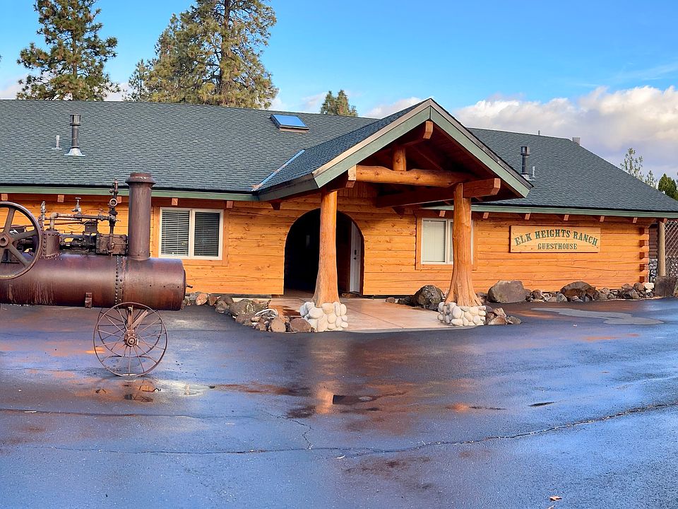 4 unit log guest house. Private entry, bath, heat a/c, Starlink