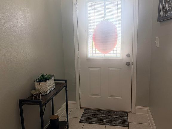 5th image of 714 University Dr