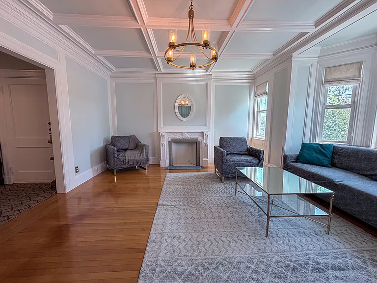 569 Franklin St #6 — Photo 1
