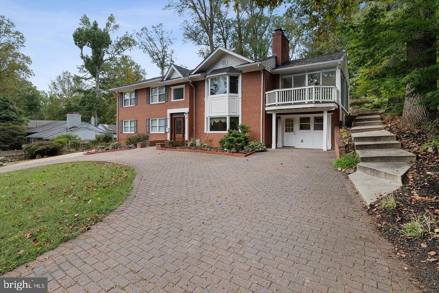 6 bed, 4.0 bath, 3885 sqft, $4,500 — Photo 3