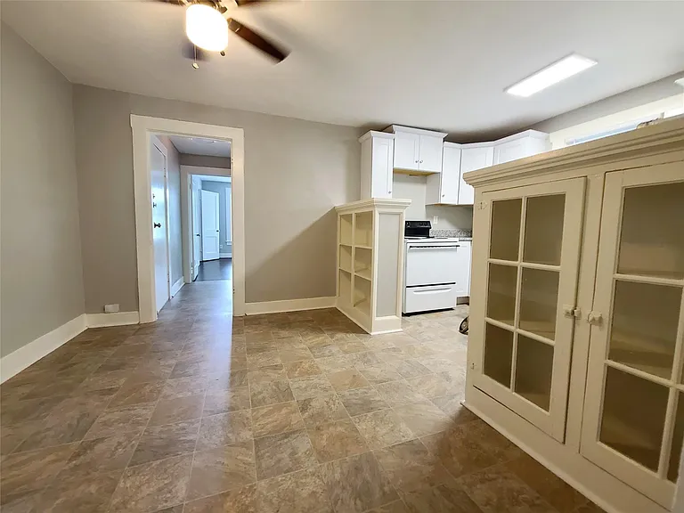 5734 Worth St — Photo 7