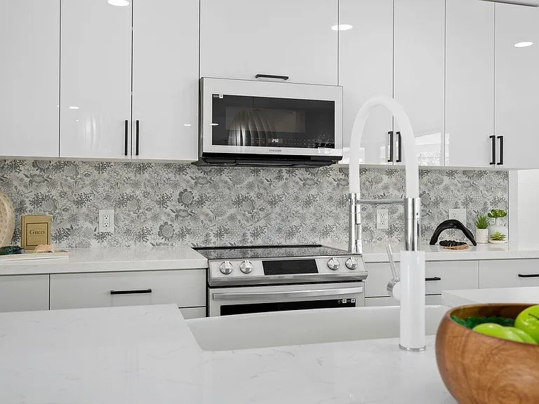 1200 SW 8th St — Photo 16
