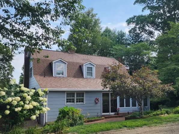 527 Penny Ln, Hillsville, VA 24343