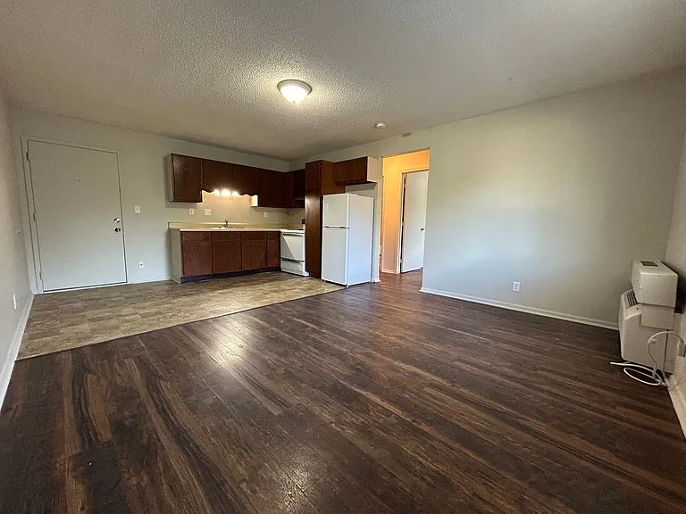 Brookside Apartments — Photo 1