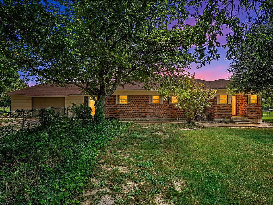 1st image of 204 Christopher Dr