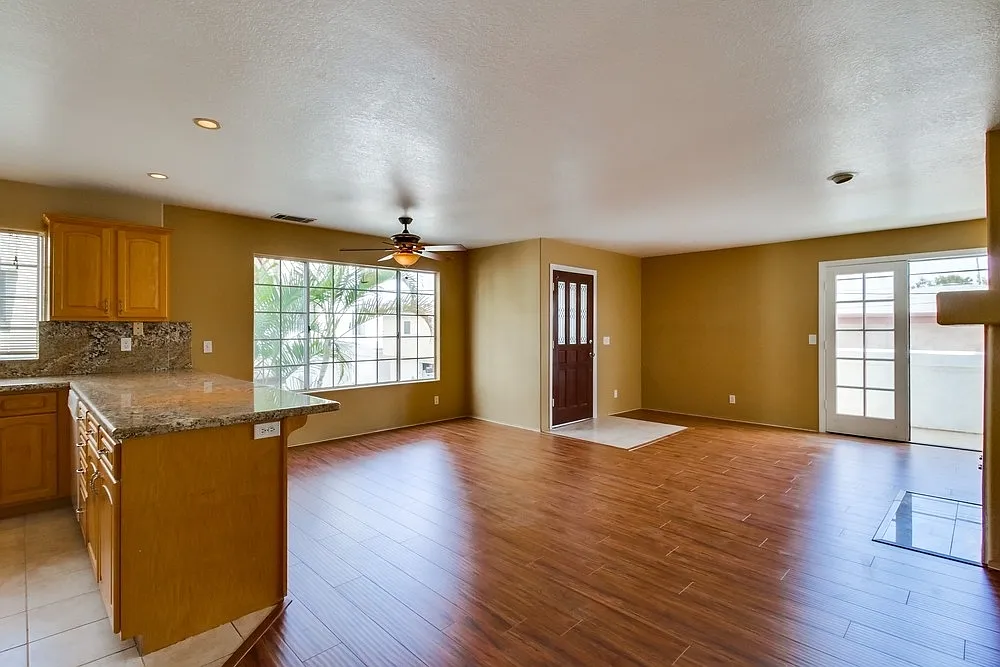 3 bed, 1291 sqft, $5,289 — Photo 4