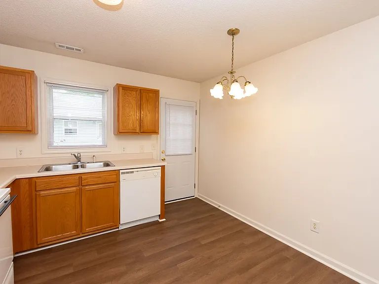 241 Lakewood Dr — Photo 12