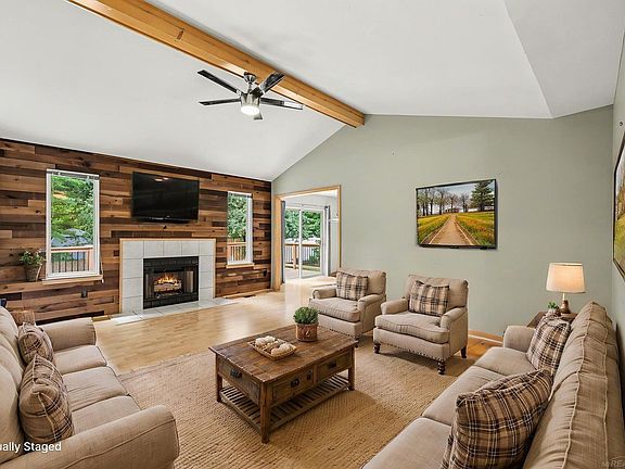 2nd image of 6016 Mulberry Dr
