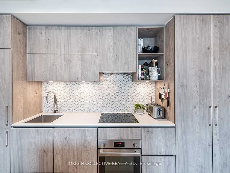 1 Yorkville Ave #611 — Photo 20