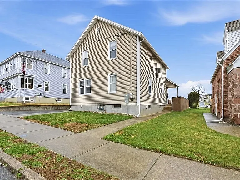 2 bed, 800 sqft, $1,600 — Photo 2