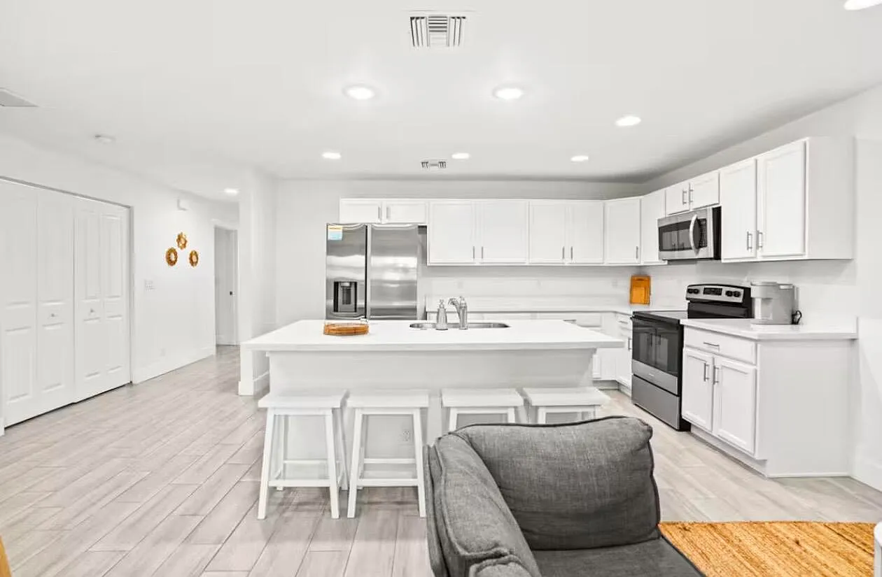 3 bed, 2.0 bath, 1250 sqft, $3,150 — Photo 3